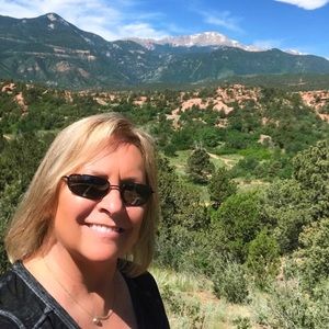 Meet your Posher, Debbie